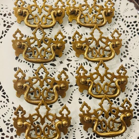 Lot of 8 KBC Brass Drawer Pulls NO.8310 Batwing Chippendale Vintage USA - Picture 1 of 6